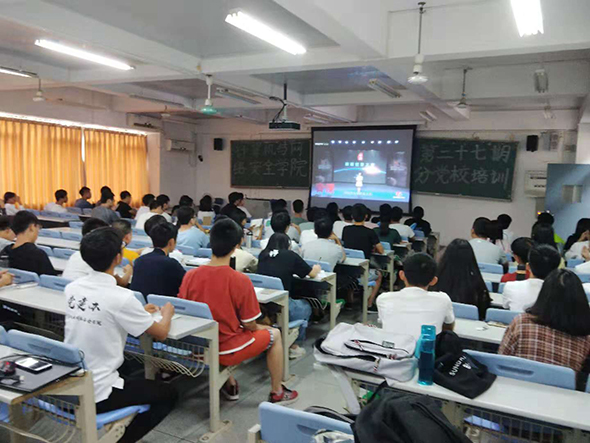 观影现场.jpg